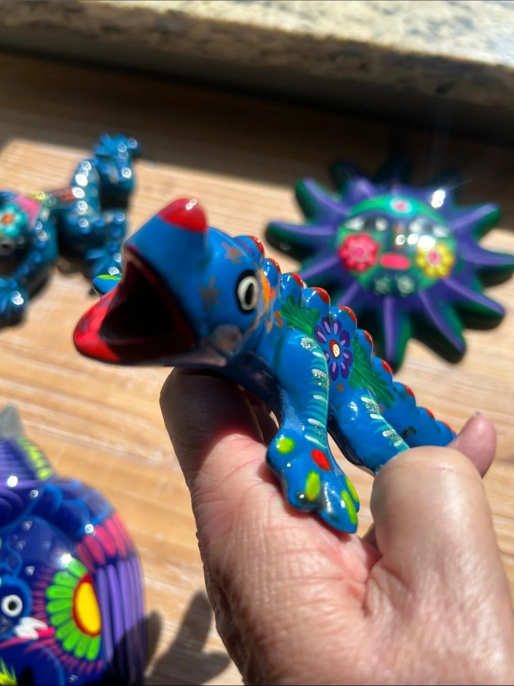 Hand-Painted Mexican Talavera Pottery Gecko Figurine.